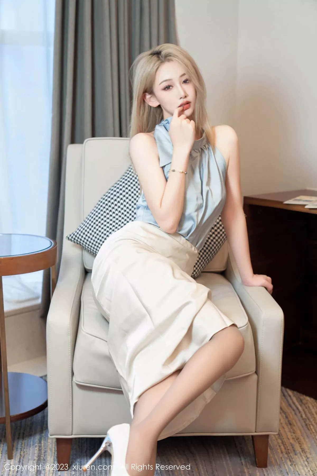 秀人集.com_[XiuRen秀人网]No.7500_模特沈青黛性感白色蕾丝内衣配超薄灰丝秀完美身材诱惑写真100P