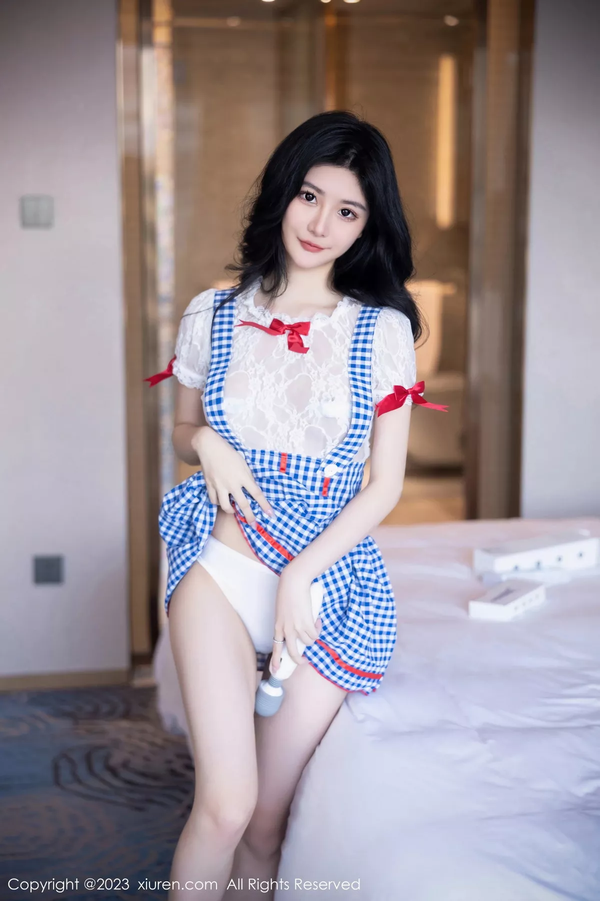 秀人集.com_[XiuRen秀人网]No.7509_模特幼幼性感蓝白格子萝莉裙服饰多面视角秀完美身材诱惑写真110P