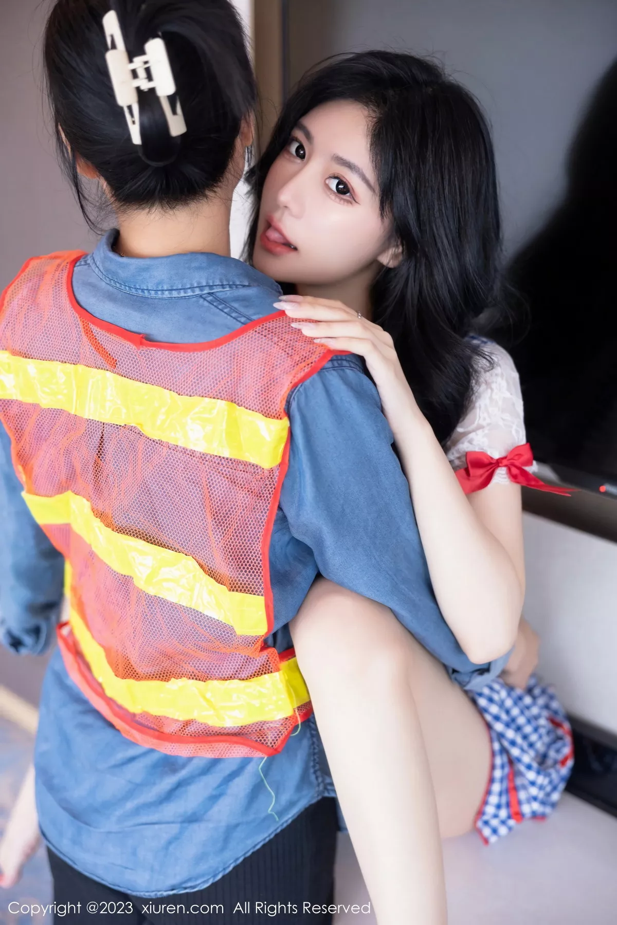 秀人集.com_[XiuRen秀人网]No.7509_模特幼幼性感蓝白格子萝莉裙服饰多面视角秀完美身材诱惑写真110P