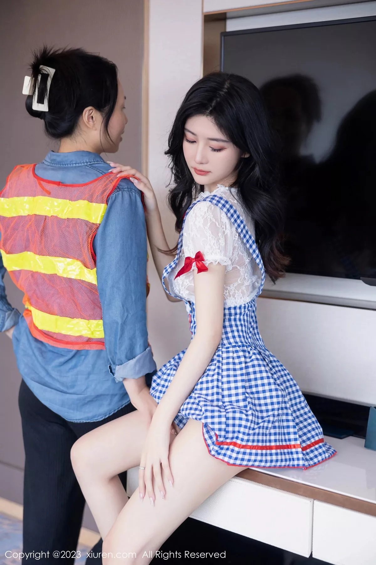 秀人集.com_[XiuRen秀人网]No.7509_模特幼幼性感蓝白格子萝莉裙服饰多面视角秀完美身材诱惑写真110P