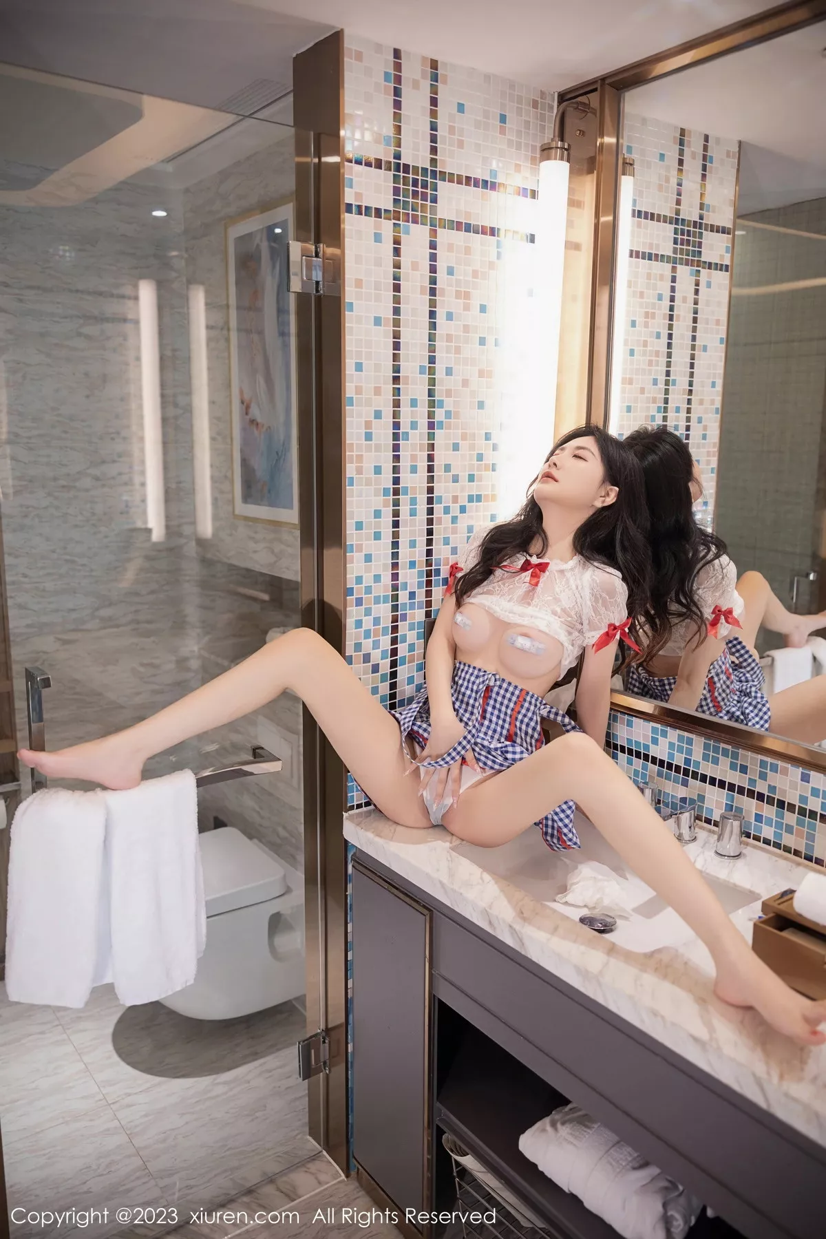 秀人集.com_[XiuRen秀人网]No.7509_模特幼幼性感蓝白格子萝莉裙服饰多面视角秀完美身材诱惑写真110P