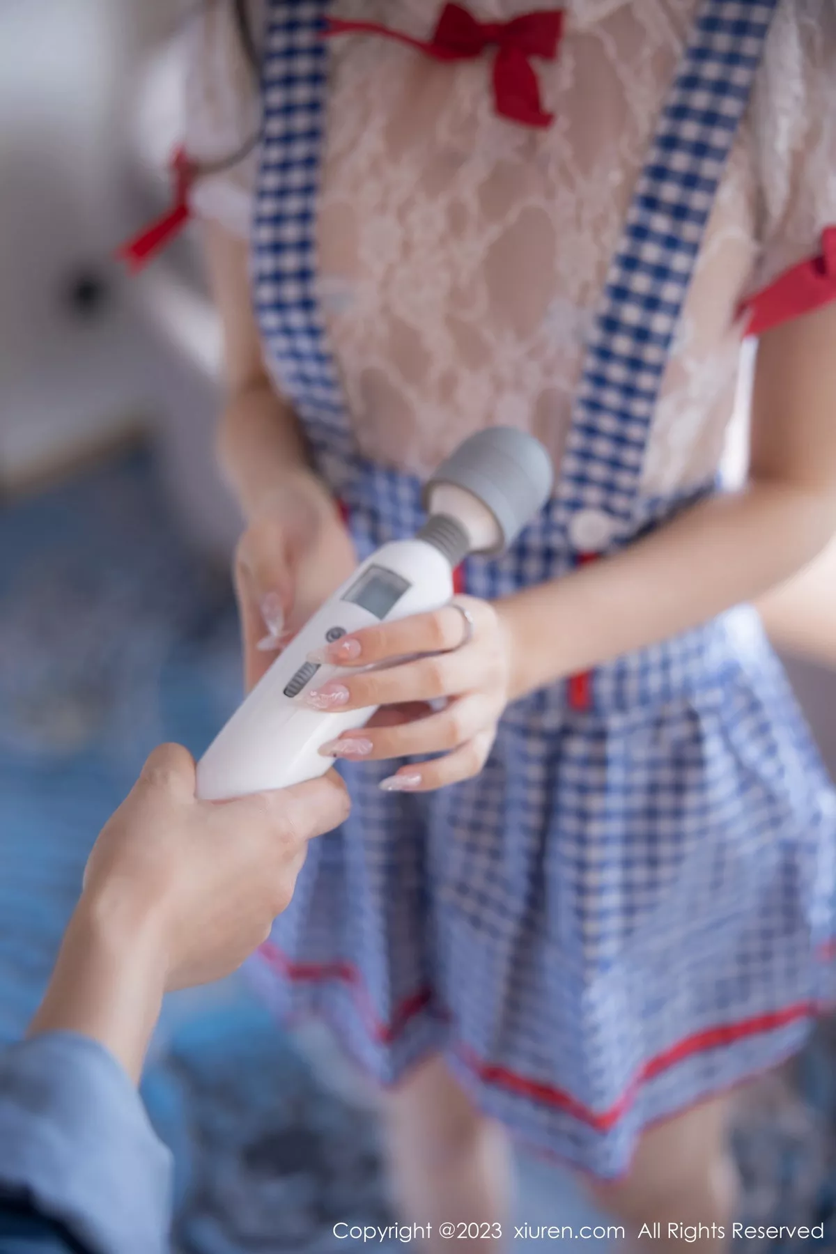 秀人集.com_[XiuRen秀人网]No.7509_模特幼幼性感蓝白格子萝莉裙服饰多面视角秀完美身材诱惑写真110P