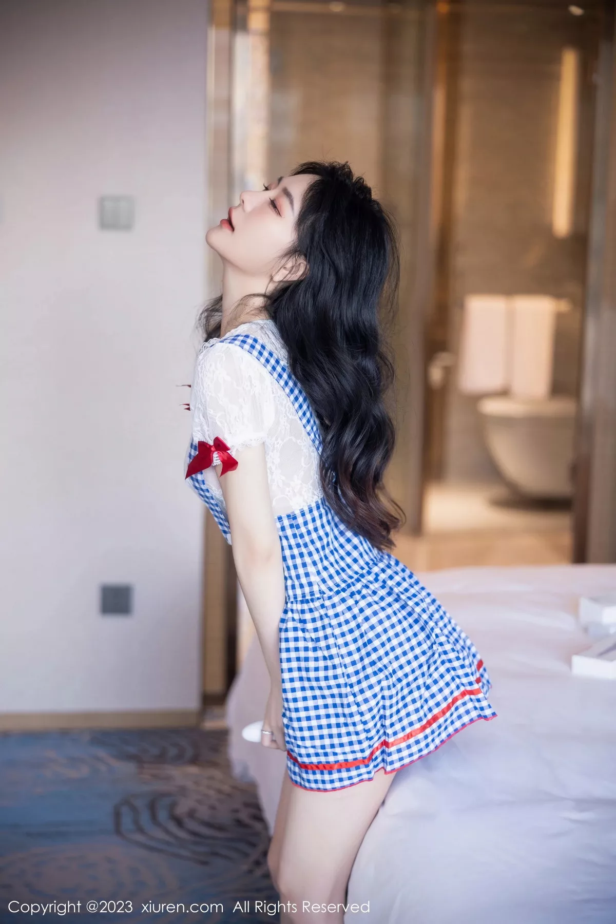 秀人集.com_[XiuRen秀人网]No.7509_模特幼幼性感蓝白格子萝莉裙服饰多面视角秀完美身材诱惑写真110P