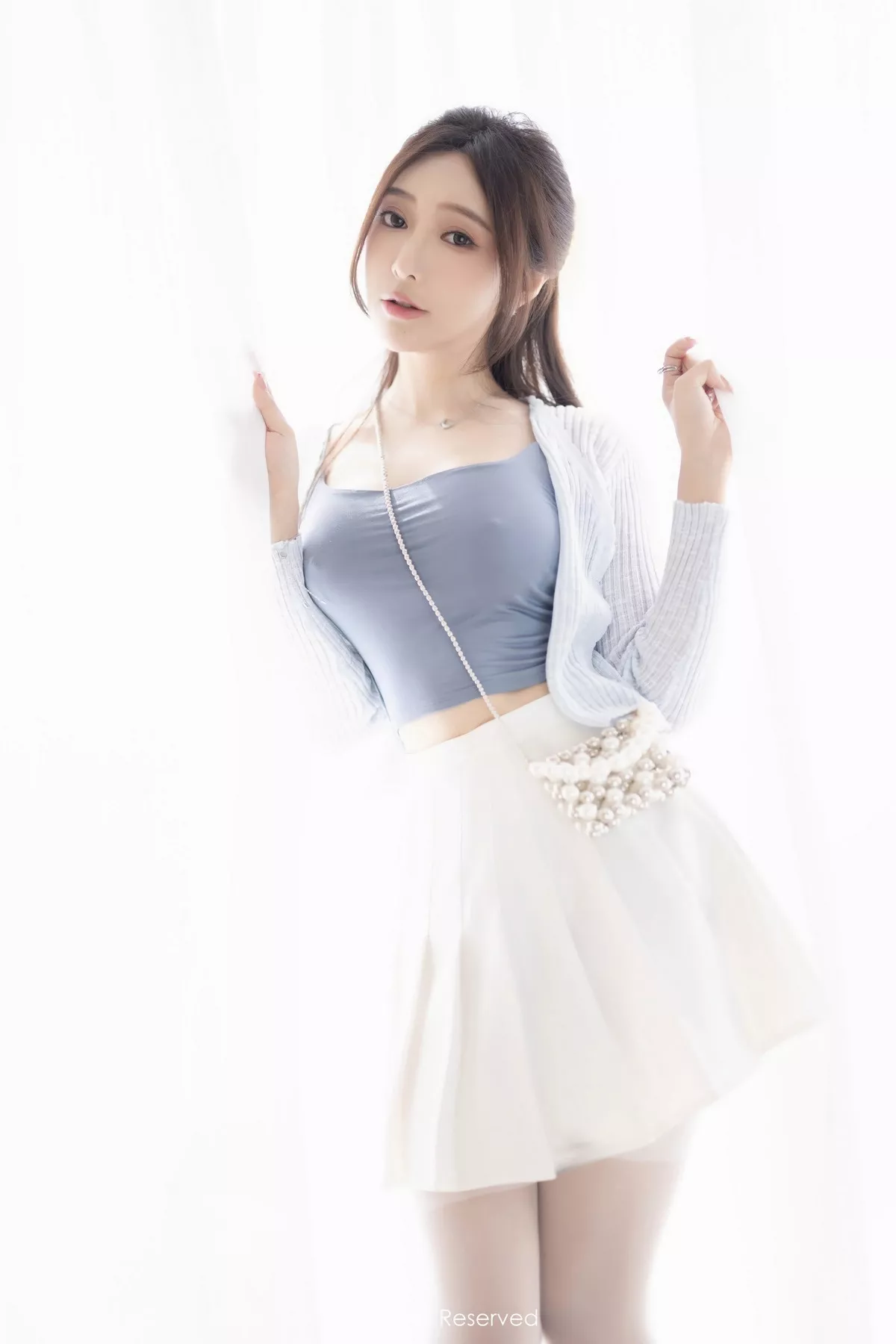 秀人集.com_[XiuRen秀人网]No.7515_女神王馨瑶yanni性感浅色服饰配短裙露白丝吊袜秀美腿诱惑写真82P