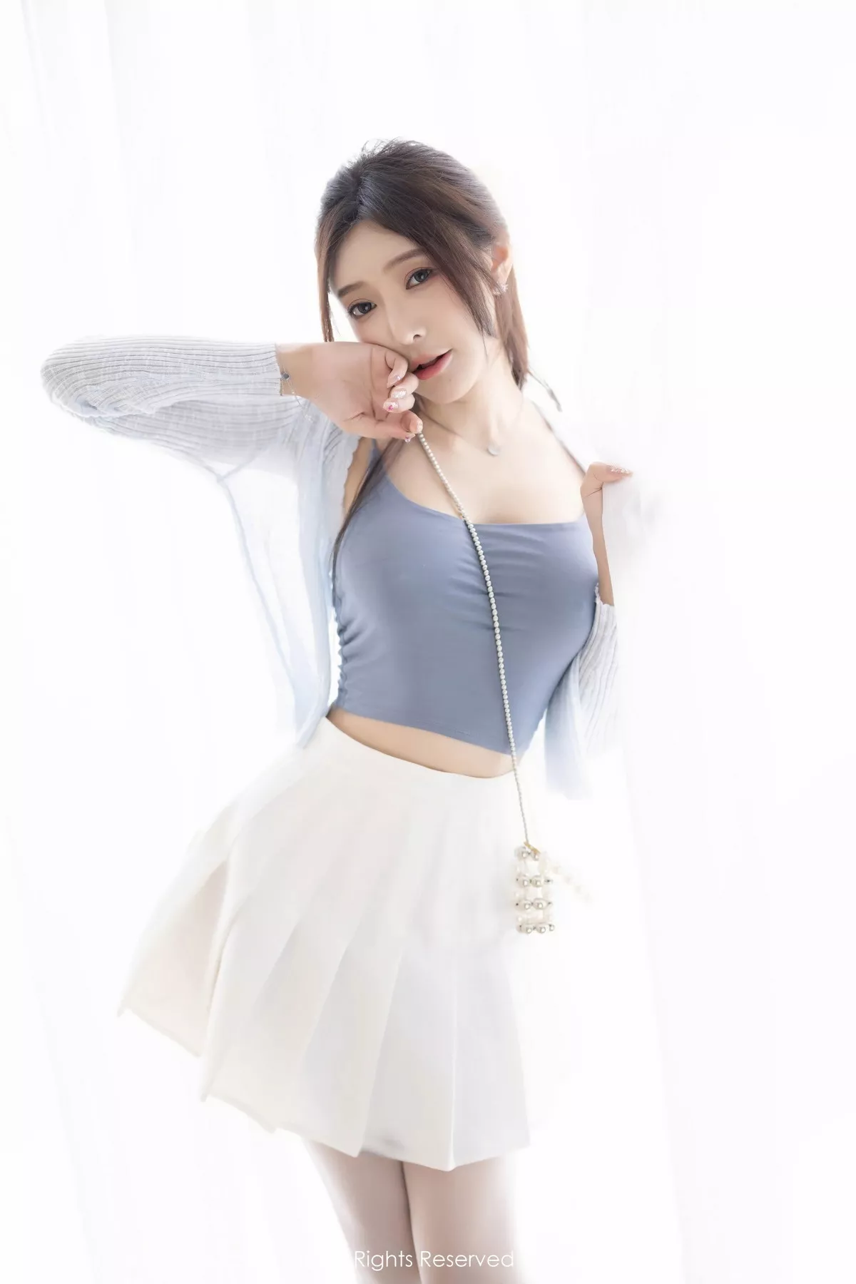 秀人集.com_[XiuRen秀人网]No.7515_女神王馨瑶yanni性感浅色服饰配短裙露白丝吊袜秀美腿诱惑写真82P