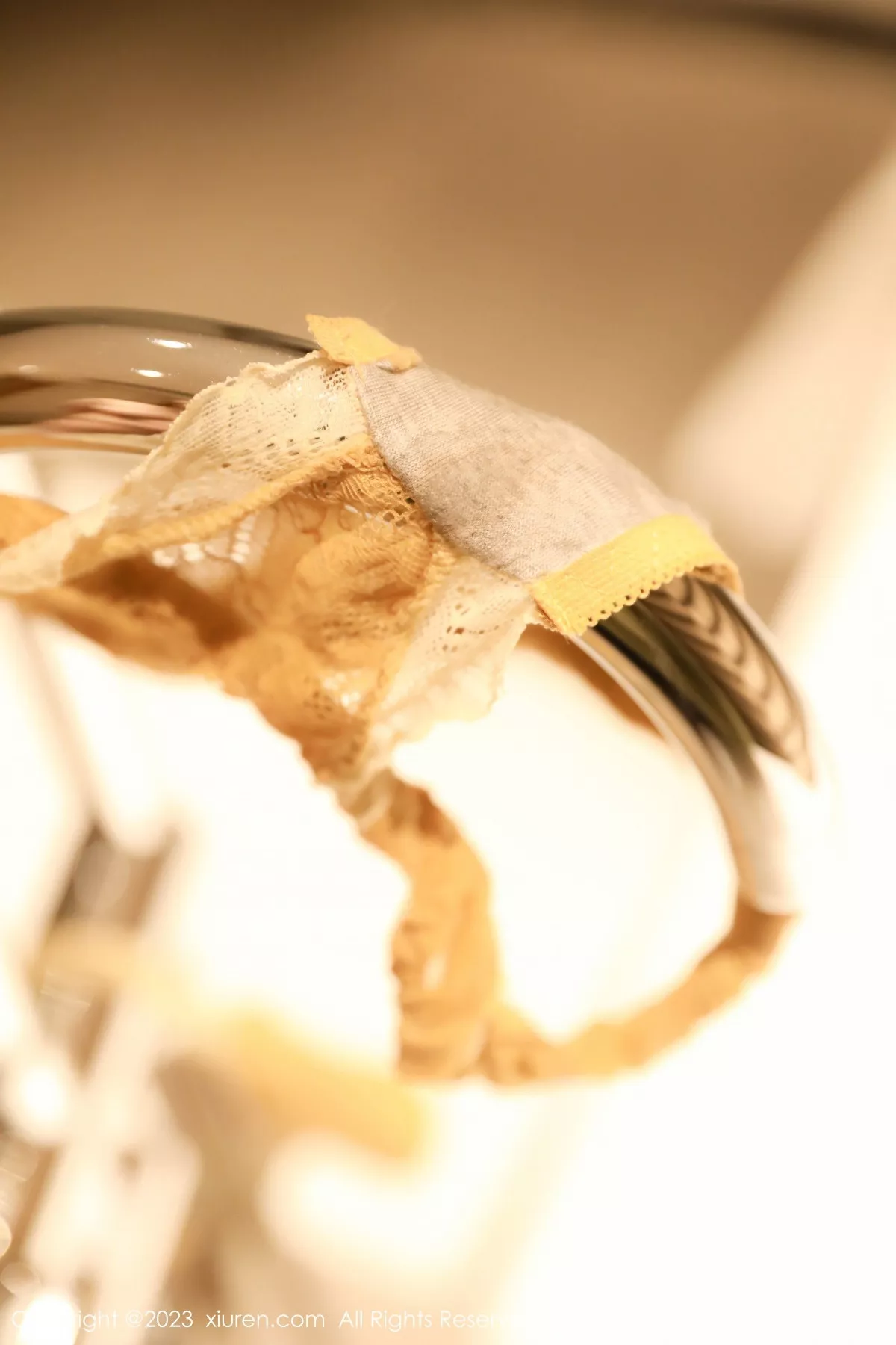 秀人集.com_[XiuRen秀人网]No.7403_模特江真真白色上衣配黑短裙露黄色蕾丝内衣超薄肉丝诱惑写真67P