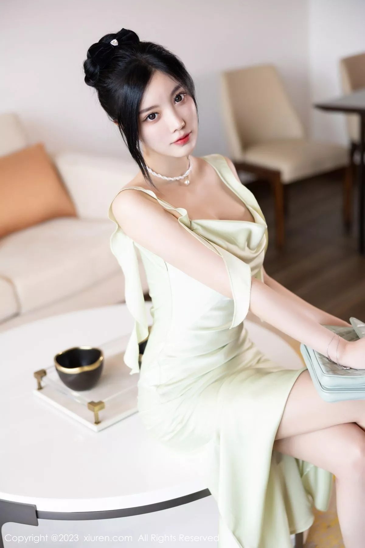 秀人集.com_[XiuRen秀人网]No.7410_女神杨晨晨Yome淡绿连衣长裙+轻透薄纱情趣旗袍惹火诱惑写真82P