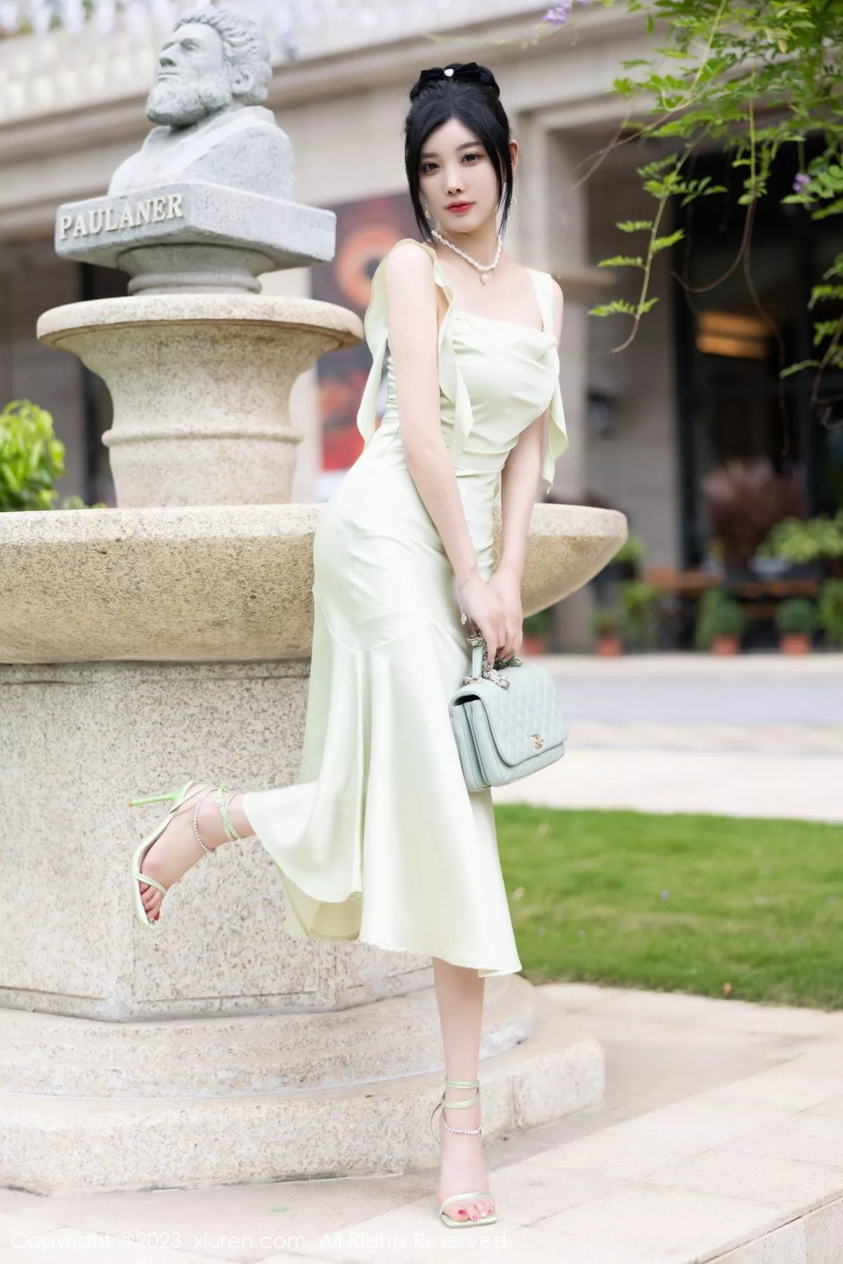 秀人集.com_[XiuRen秀人网]No.7410_女神杨晨晨Yome淡绿连衣长裙+轻透薄纱情趣旗袍惹火诱惑写真82P