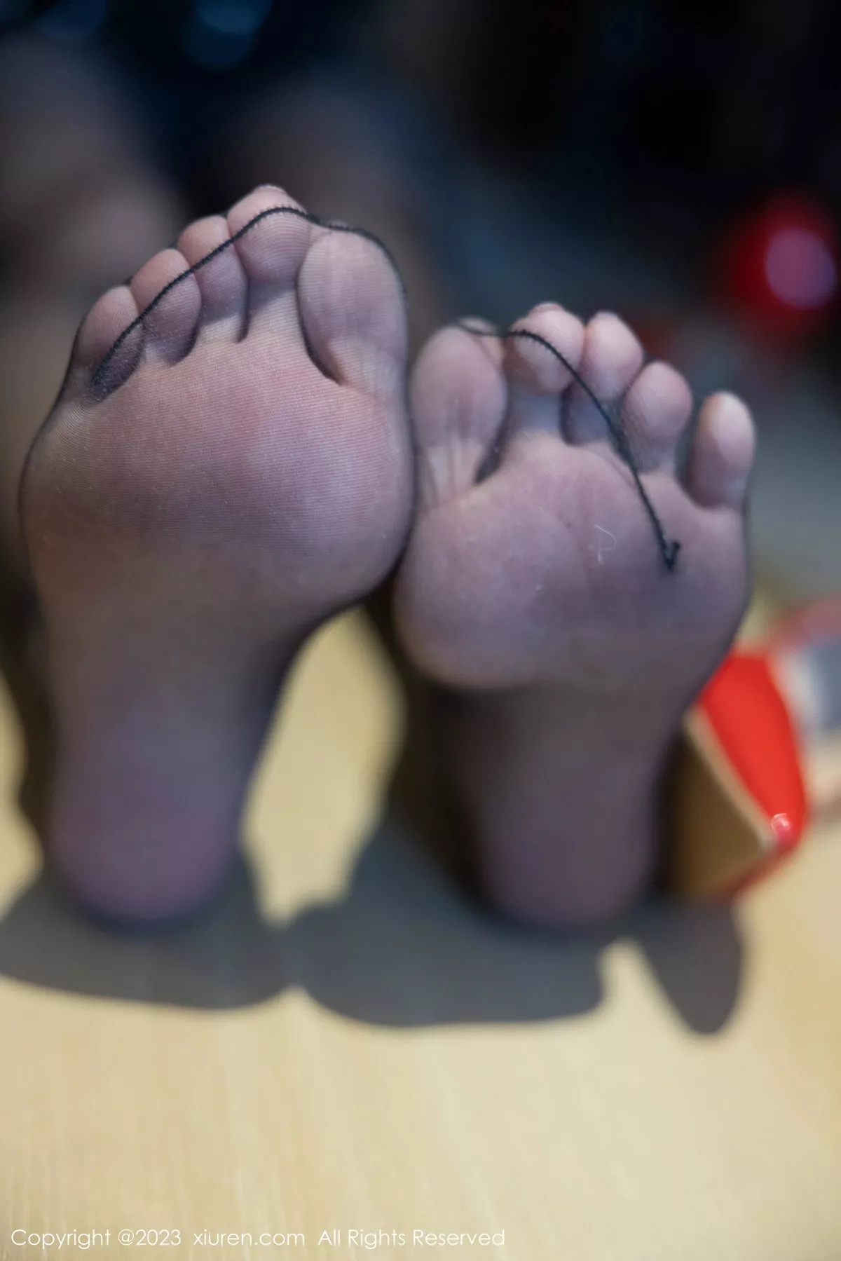 秀人集.com_[XiuRen秀人网]No.7535_模特可乐Vicky性感黑色上衣配黑短裙露超薄黑丝秀美腿诱惑写真82P