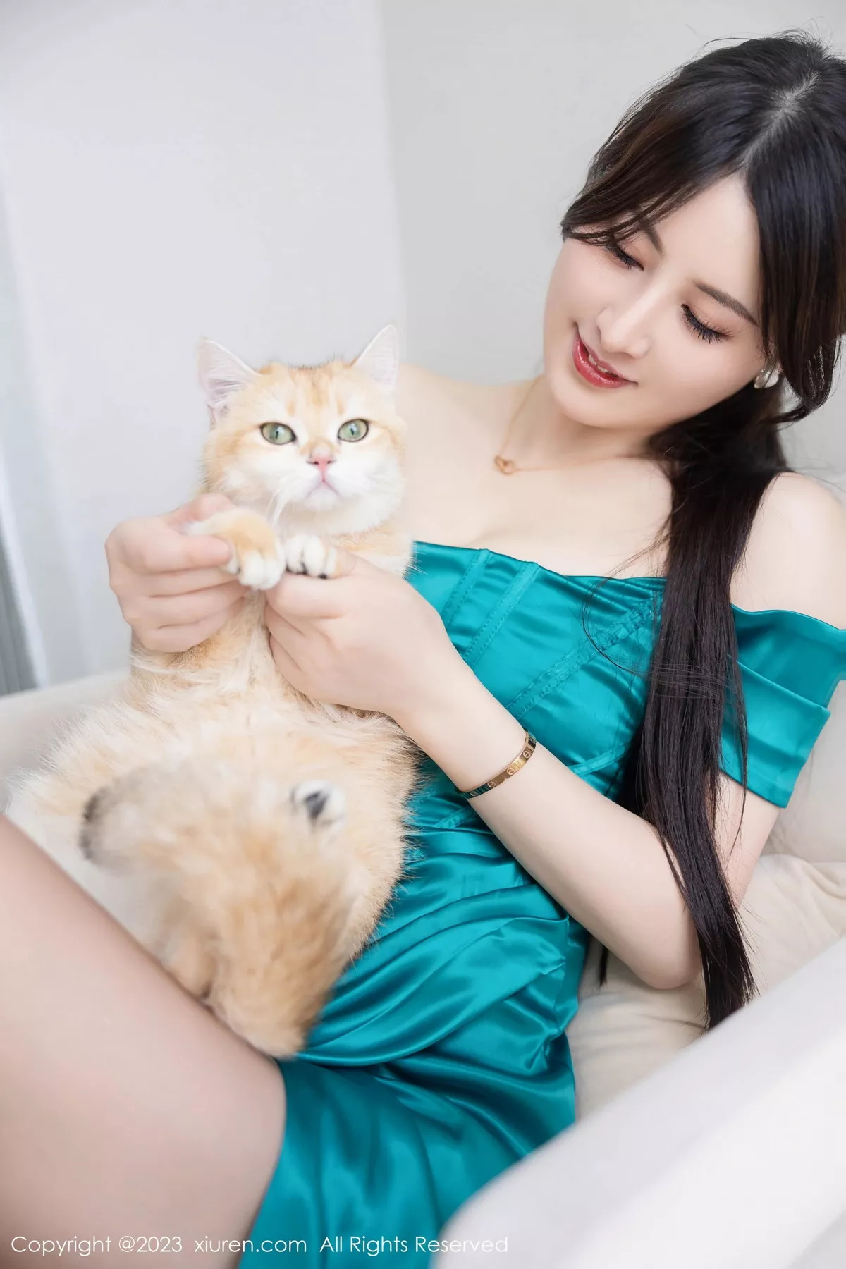 秀人集.com_[XiuRen秀人网]No.7592_模特诗诗kiki性感露肩裙露黑色蕾丝内衣配超薄黑丝撩人诱惑写真80P