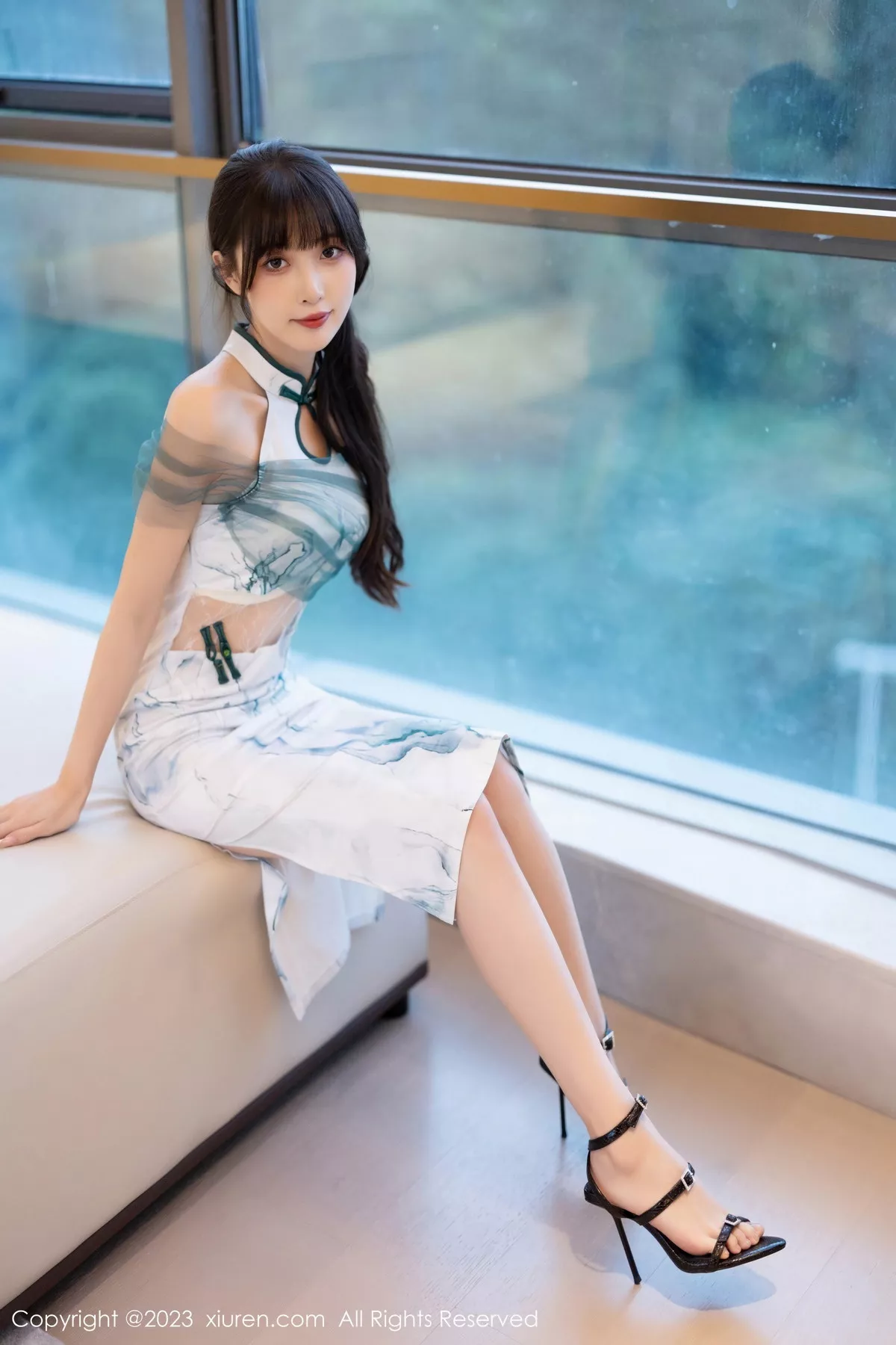 秀人集.com_[XiuRen秀人网]No.7605_模特林星阑性感白色带图案旗袍露性感内衣秀曼妙身姿诱惑写真90P