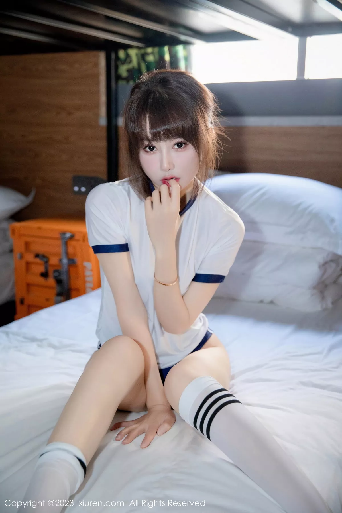 秀人集.com_[XiuRen秀人网]No.7600_模特白笑笑性感白色运动服饰配白丝袜秀白嫩肌肤完美诱惑写真72P