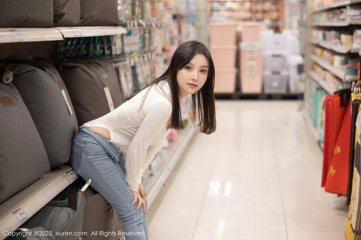 秀人集.com_[XiuRen秀人网]No.7616_模特豆瓣酱超市场景性感白T配牛仔裤半脱秀丰满身材诱惑写真84P