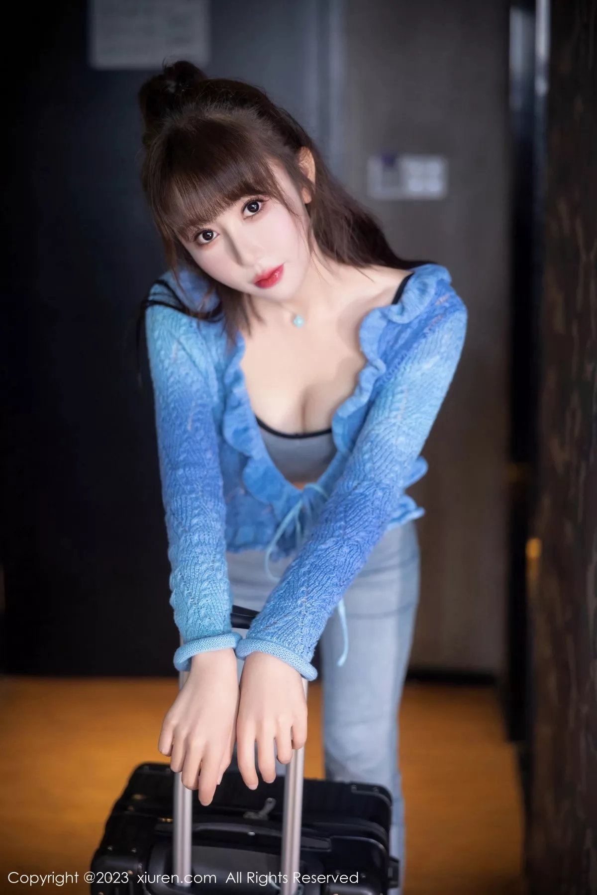 秀人集.com_[XiuRen秀人网]No.7540_模特白笑笑性感蓝色衣露灰色内衣配牛仔裤秀曼妙身姿诱惑写真80P