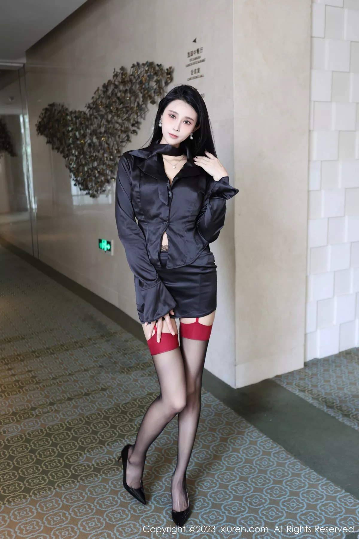 秀人集.com_[XiuRen秀人网]No.7630_模特草莓mm黑色上衣配黑短裙露性感红色蕾丝内衣惹火诱惑写真69P