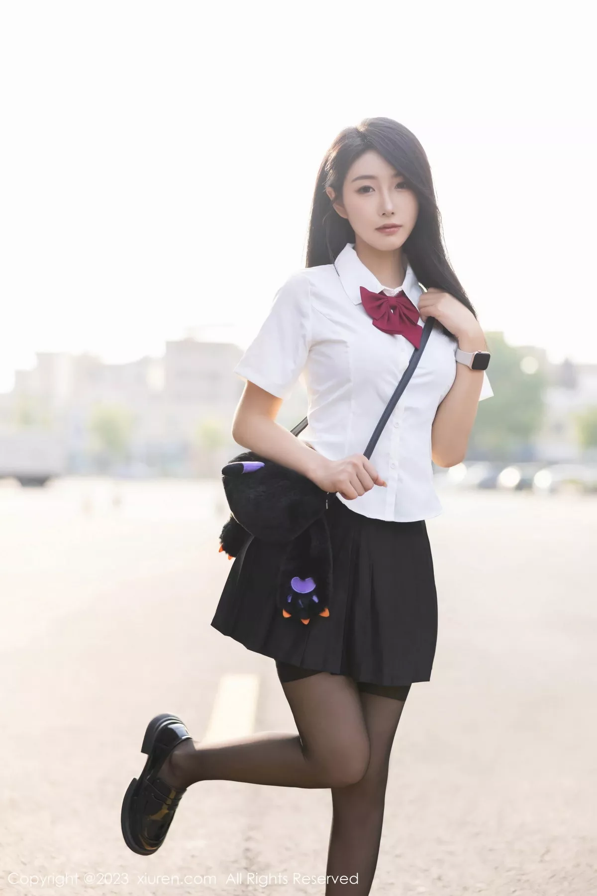 秀人集.com_[XiuRen秀人网]No.7653_模特苏苏阿性感白T配黑短裙露黑色吊带秀曼妙身姿迷人诱惑写真87P