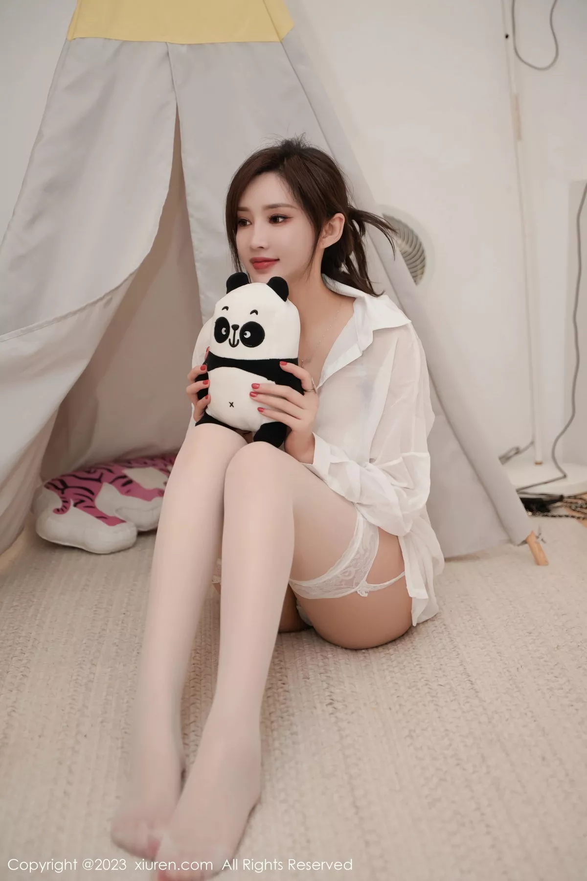 秀人集.com_[XiuRen秀人网]No.7672_女神Carol周妍希白色薄透衬衫配白丝吊袜秀丰满身材诱惑写真81P