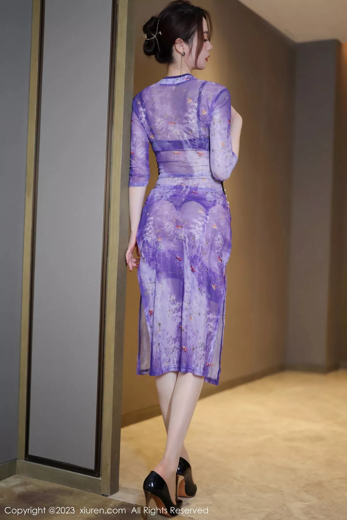 秀人集.com_[XiuRen秀人网]No.7673_模特梦心玥性感紫色连衣裙露黑色蕾丝内衣配紫丝吊袜诱惑写真86P