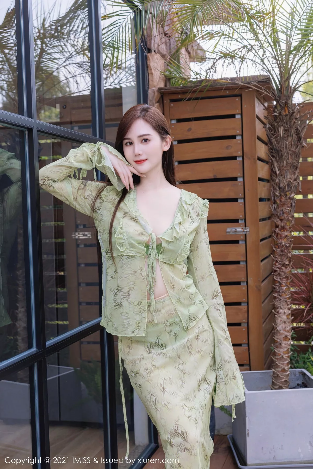 秀人集.com_[IMISS爱蜜社]Vol.758_气质女神sisy思性感淡绿色上衣露灰绿色蕾丝内衣完美诱惑写真40P