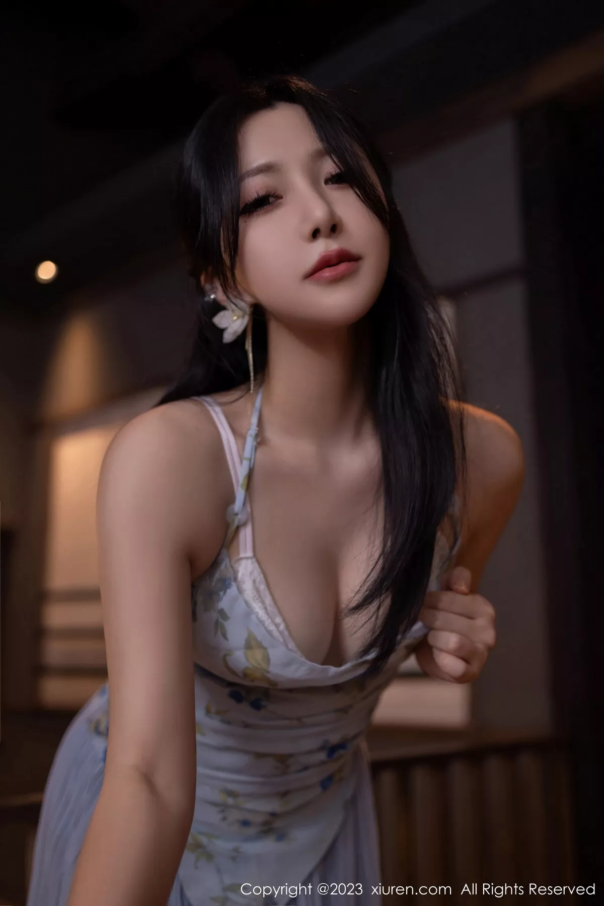 秀人集.com_[XiuRen秀人网]No.7681_模特鱼子酱Fish情节拍摄性感蓝灰上衣配长裙秀曼妙身姿诱惑写真81P