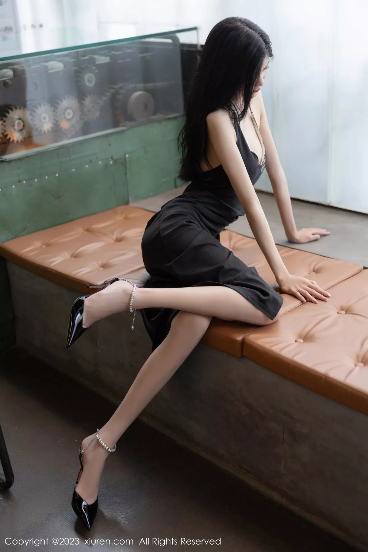 秀人集.com_[XiuRen秀人网]No.7556_模特程程程性感黑色露肩连衣长裙露黑色情趣内衣惹火诱惑写真84P