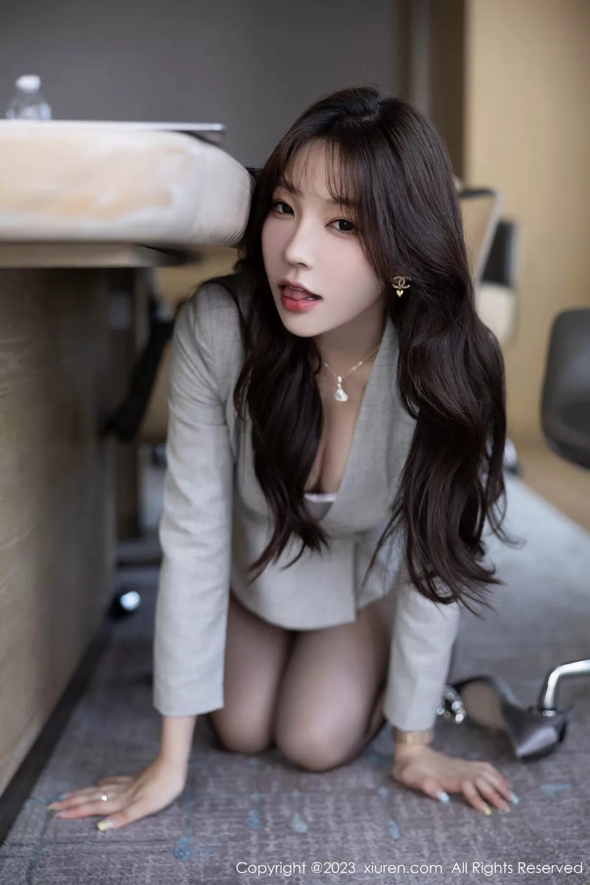 秀人集.com_[XiuRen秀人网]No.7577_女神徐莉芝Booty性感职员Ol短裙露超薄黑丝秀曼妙身姿诱惑写真102P