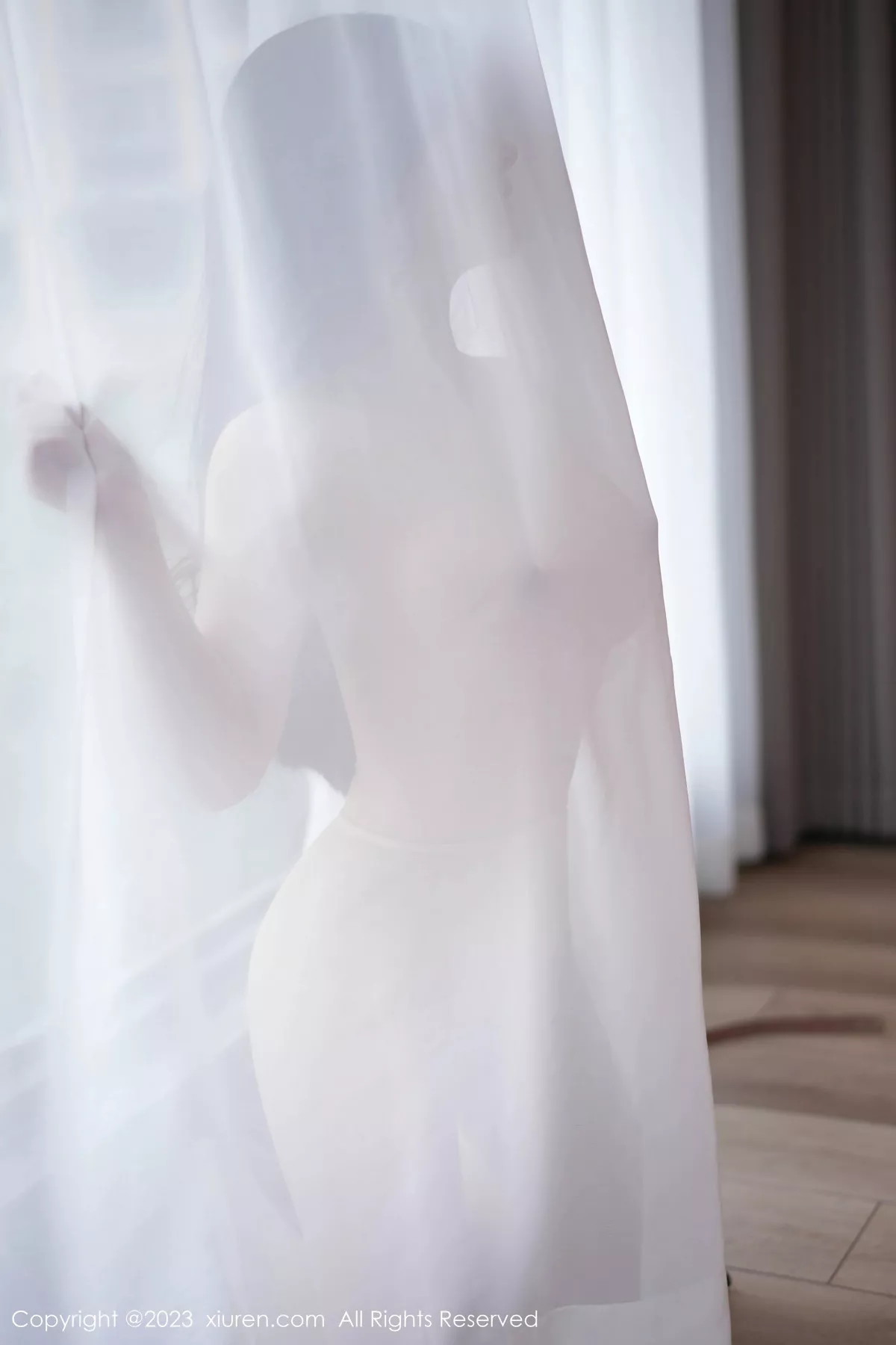 秀人集.com_[XiuRen秀人网]No.7572_模特谭小灵性感杏色连衣短裙配超薄无内肉丝秀惹火身材诱惑写真81P