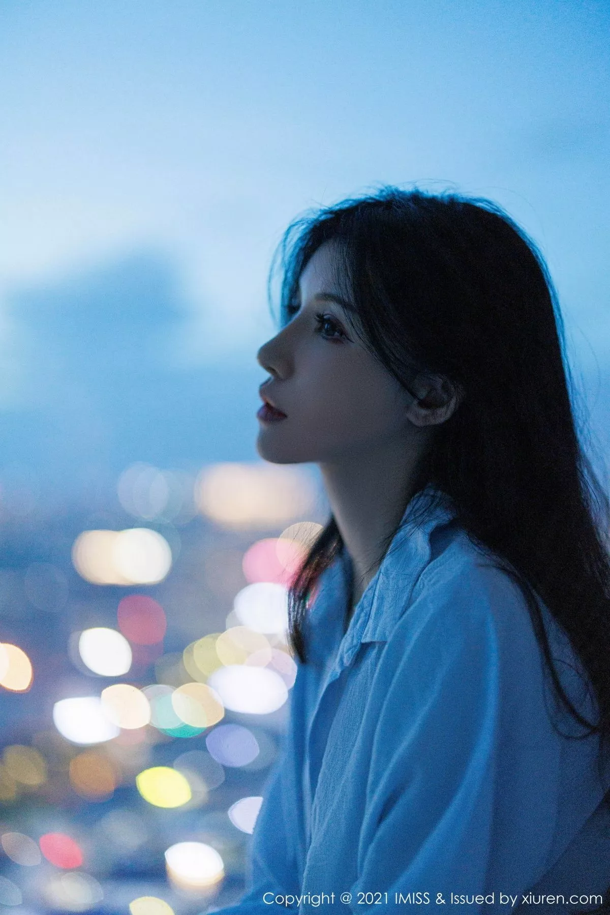 秀人集.com_[IMISS爱蜜社]Vol.759_模特泥鳅鳅床上性感淡蓝T恤露粉色蕾丝内衣秀完美身材诱惑写真35P