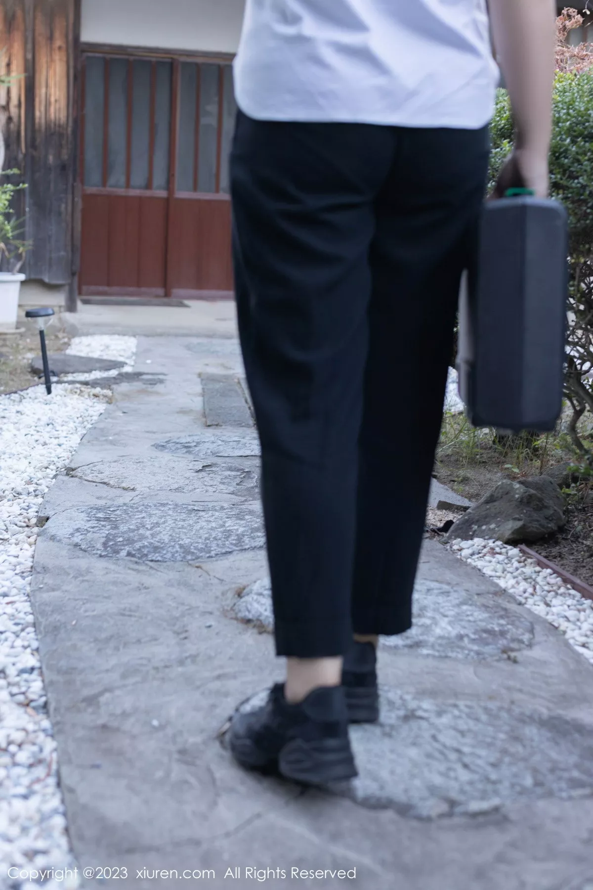 秀人集.com_[XiuRen秀人网]No.7689_模特唐安琪性感浅灰上衣配灰短裙露原色丝袜秀曼妙身姿诱惑写真77P