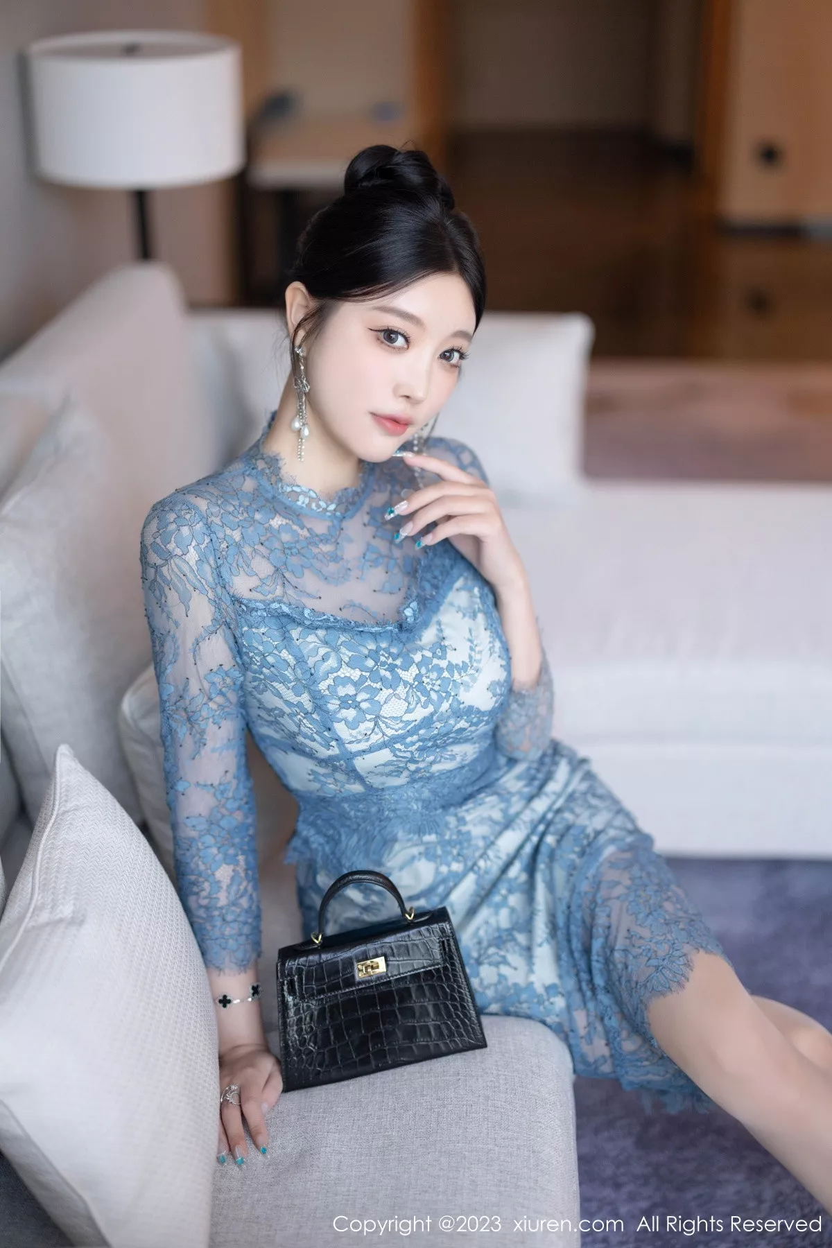 秀人集.com_[XiuRen秀人网]No.7732_女神杨晨晨蓝灰色薄纱旗袍+性感淡蓝情趣服秀惹火身材诱惑写真82P