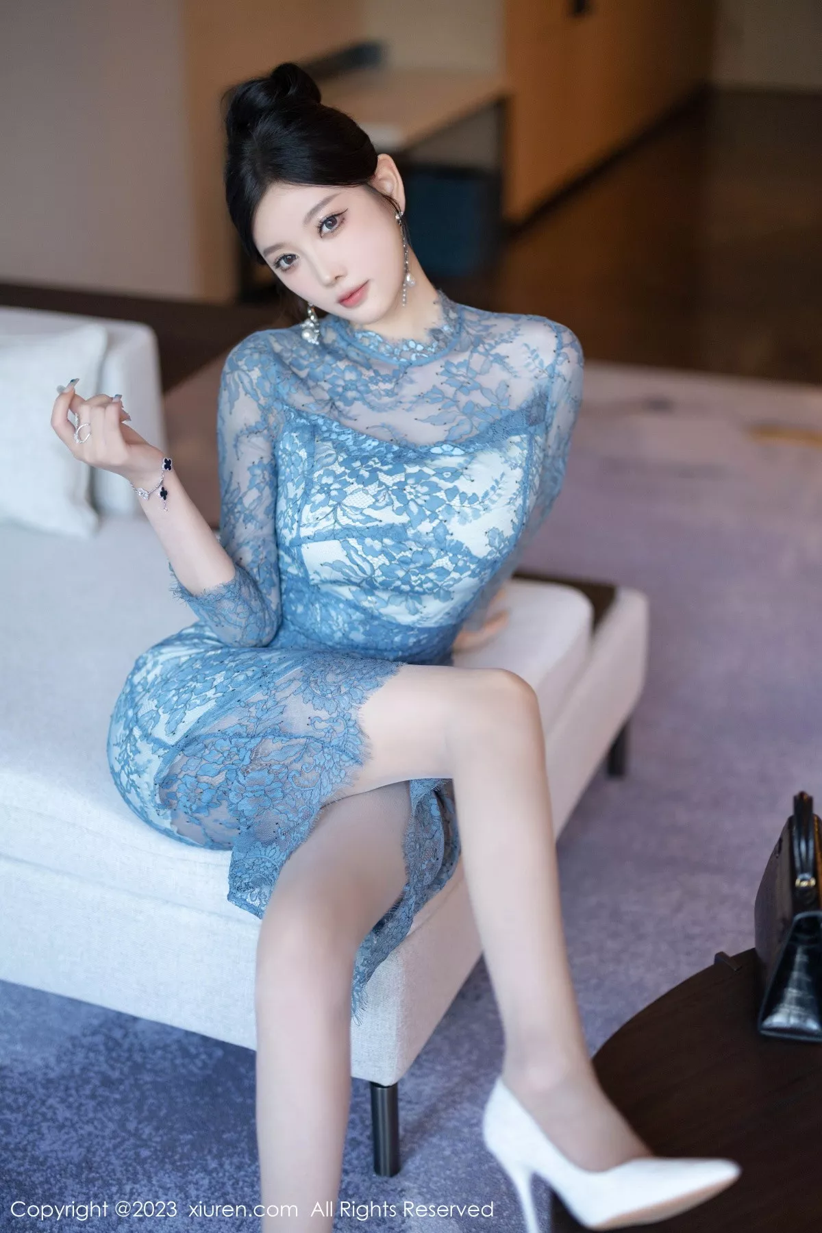 秀人集.com_[XiuRen秀人网]No.7732_女神杨晨晨蓝灰色薄纱旗袍+性感淡蓝情趣服秀惹火身材诱惑写真82P