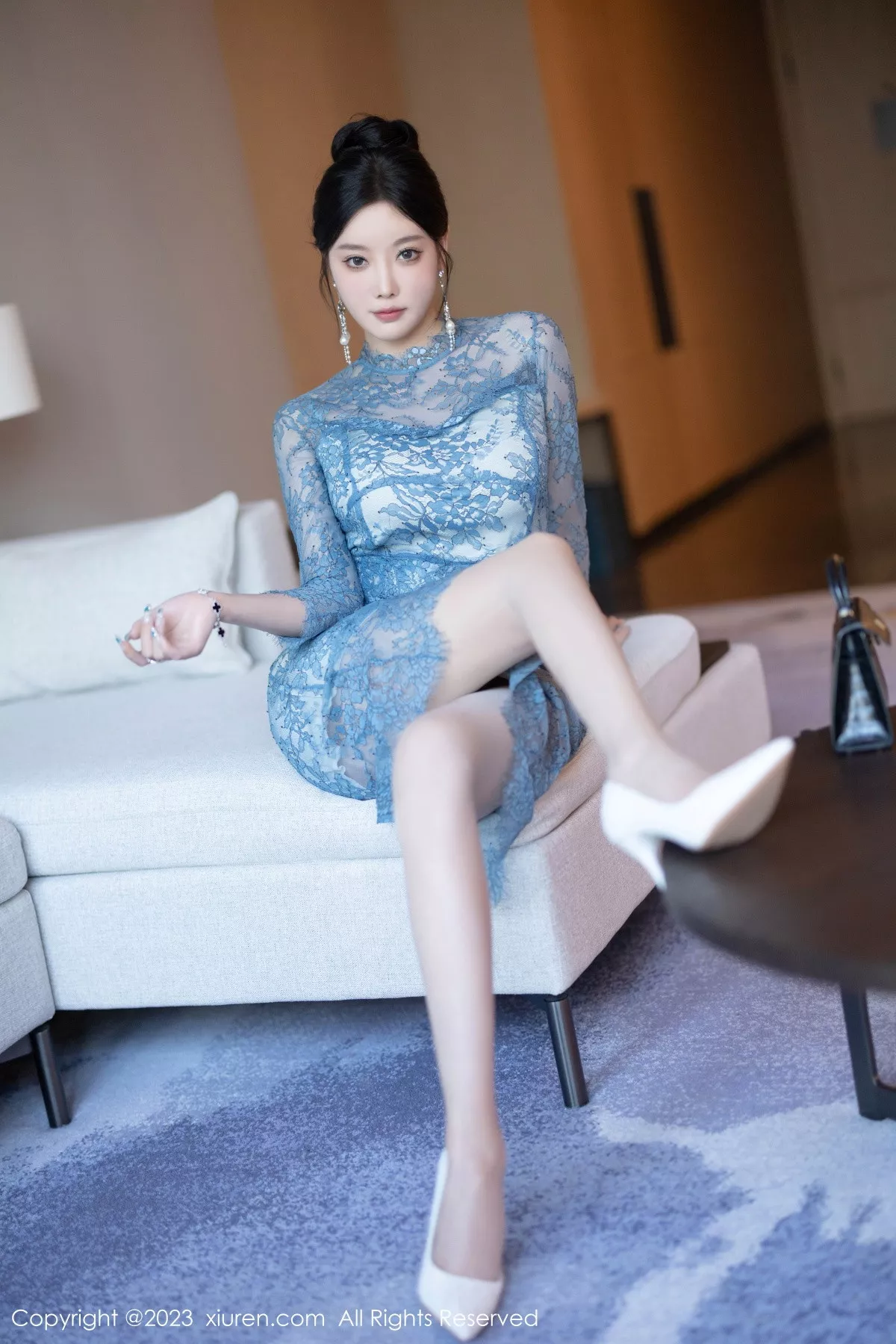 秀人集.com_[XiuRen秀人网]No.7732_女神杨晨晨蓝灰色薄纱旗袍+性感淡蓝情趣服秀惹火身材诱惑写真82P