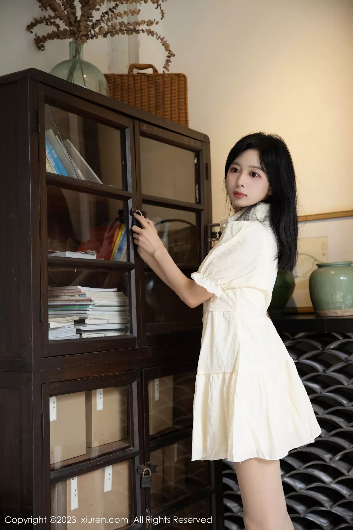 秀人集.com_[XiuRen秀人网]No.7742_模特糖豆sisi性感淡黄连衣裙露白色蕾丝内衣配原色丝袜诱惑写真62P