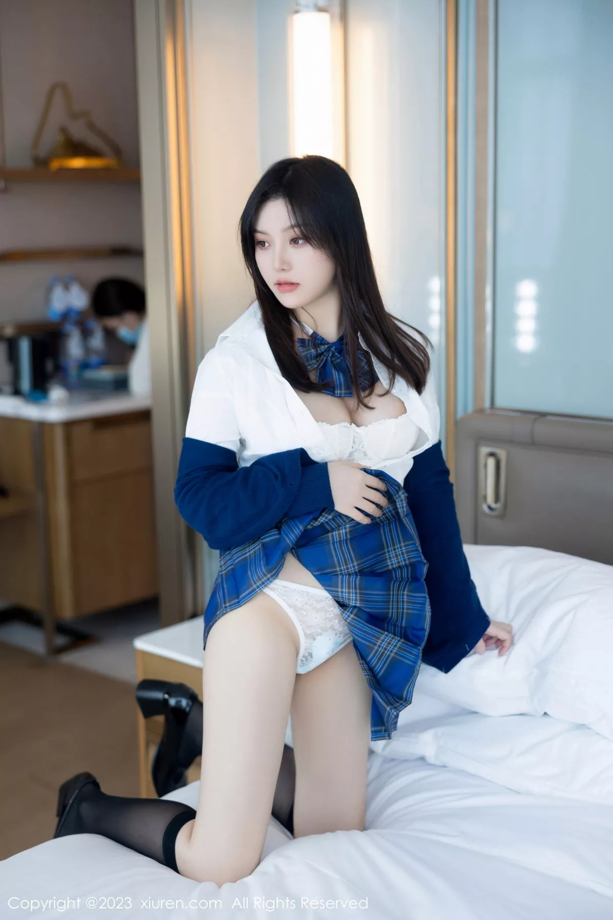 秀人集.com_[XiuRen秀人网]No.7754_模特豆瓣酱性感蓝色上衣配蓝色格子短裙露白色蕾丝内衣诱惑写真92P