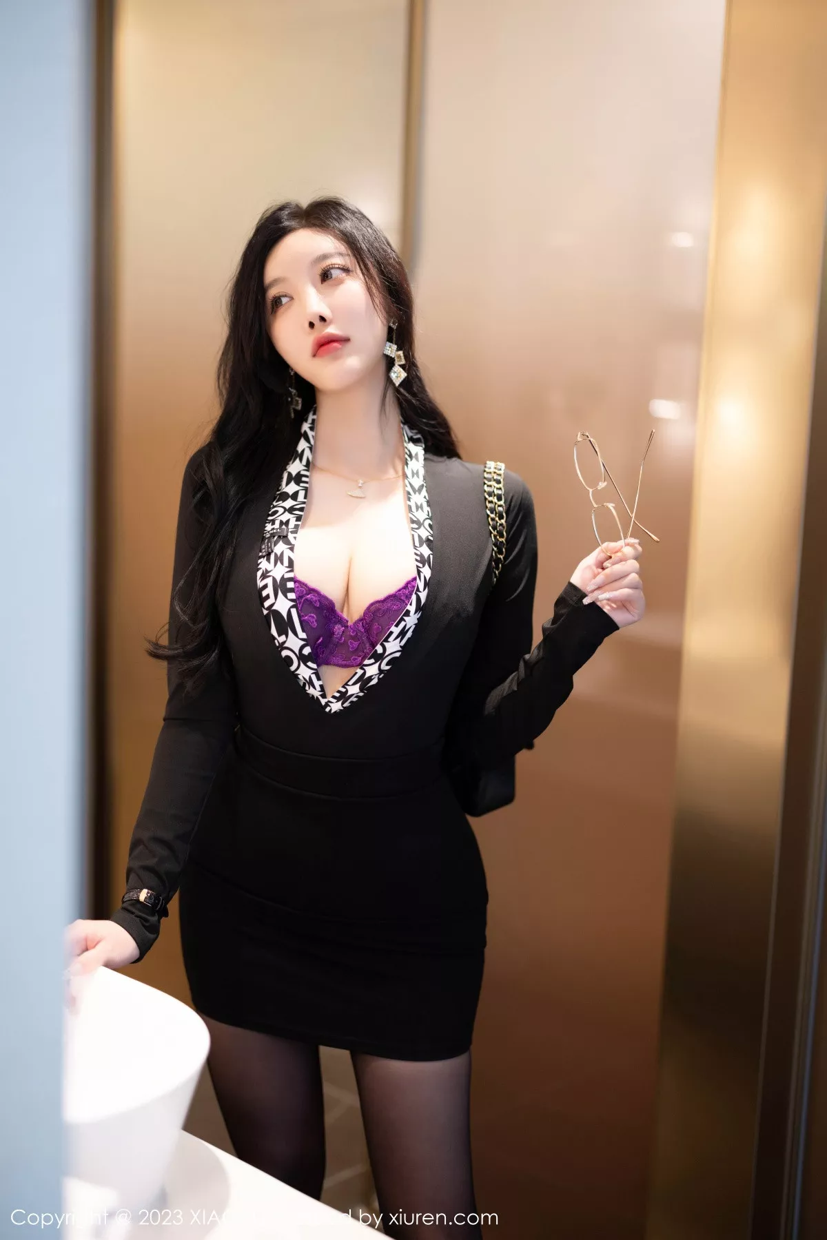 秀人集.com_[XiaoYu画语界]Vol.1160_女神杨晨晨Yome性感黑色连衣短裙露紫色蕾丝内衣完美诱惑写真92P