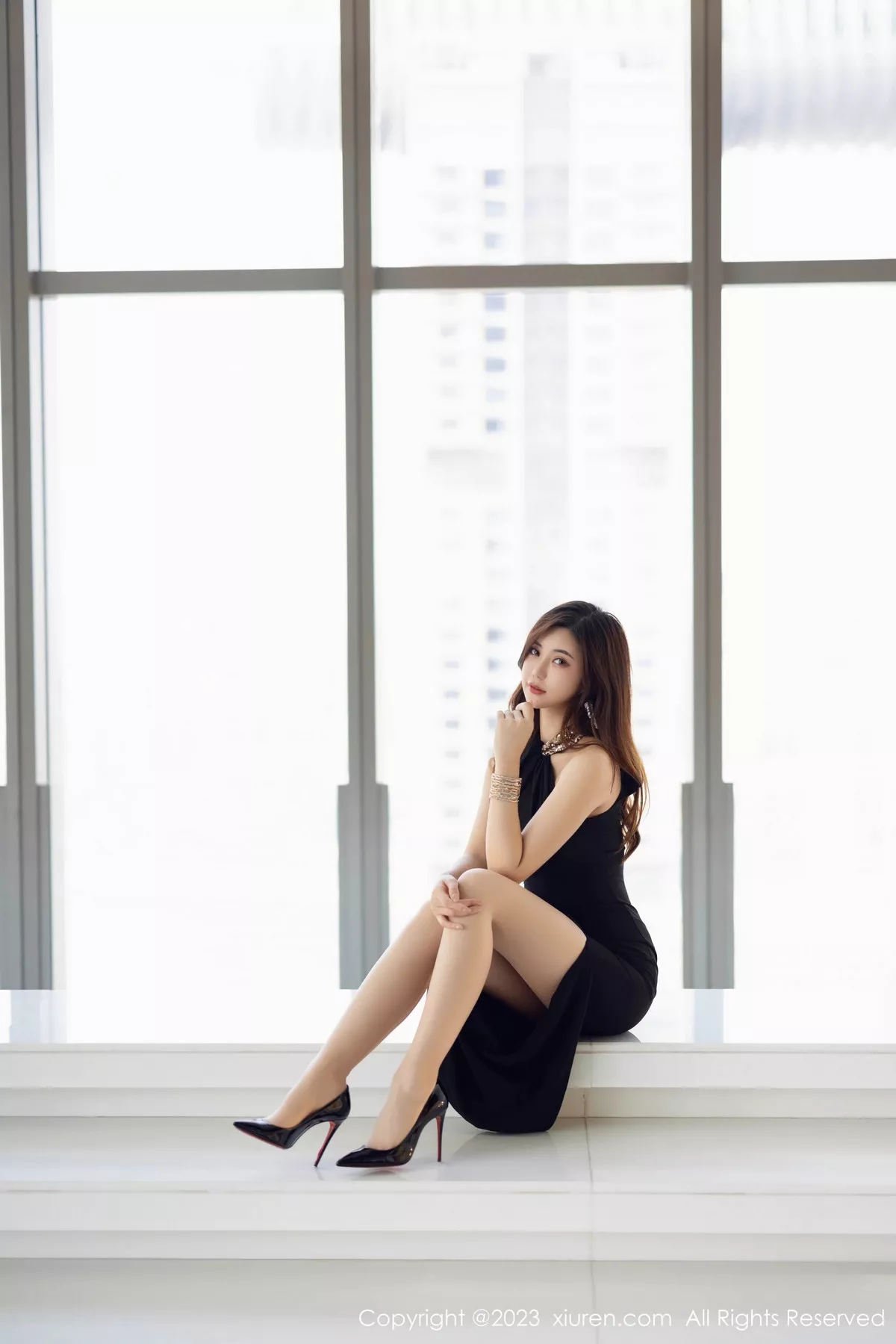 秀人集.com_[XiuRen秀人网]No.7782_女神绮里嘉ula性感黑色礼裙配超薄肉丝秀婀娜动人身姿诱惑写真83P