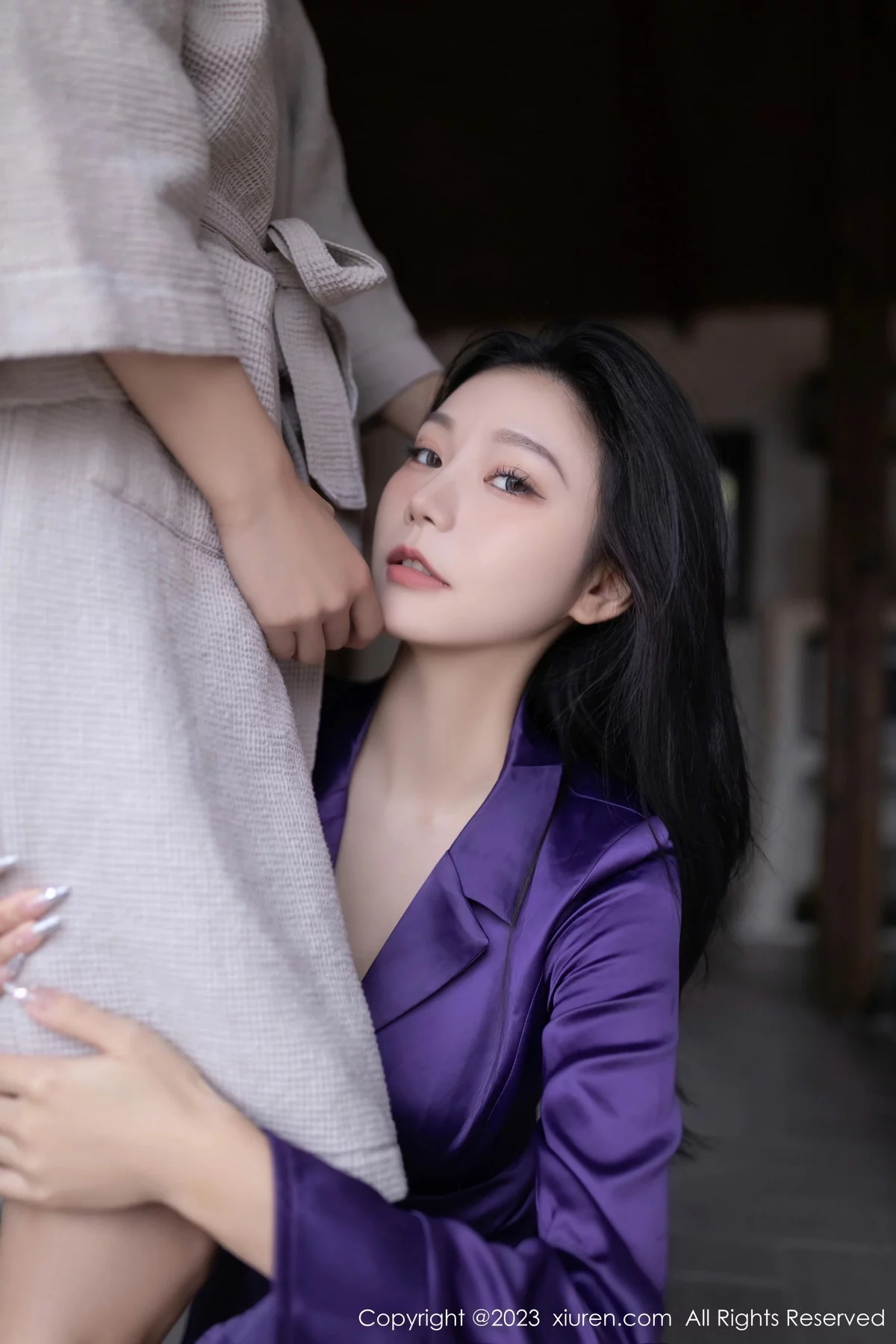 秀人集.com_[XiuRen秀人网]No.7798_模特安然anran紫色上衣露性感黑色蕾丝内衣配破烂黑丝诱惑写真77P