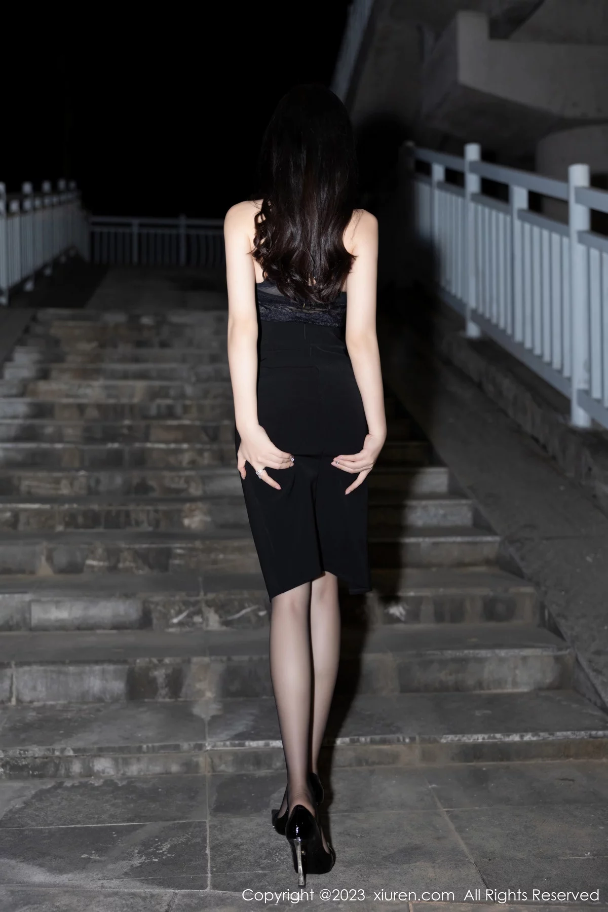 秀人集.com_[XiuRen秀人网]No.7820_女神徐莉芝Booty性感黑色礼裙露黑色内衣配超薄黑丝魅惑写真84P