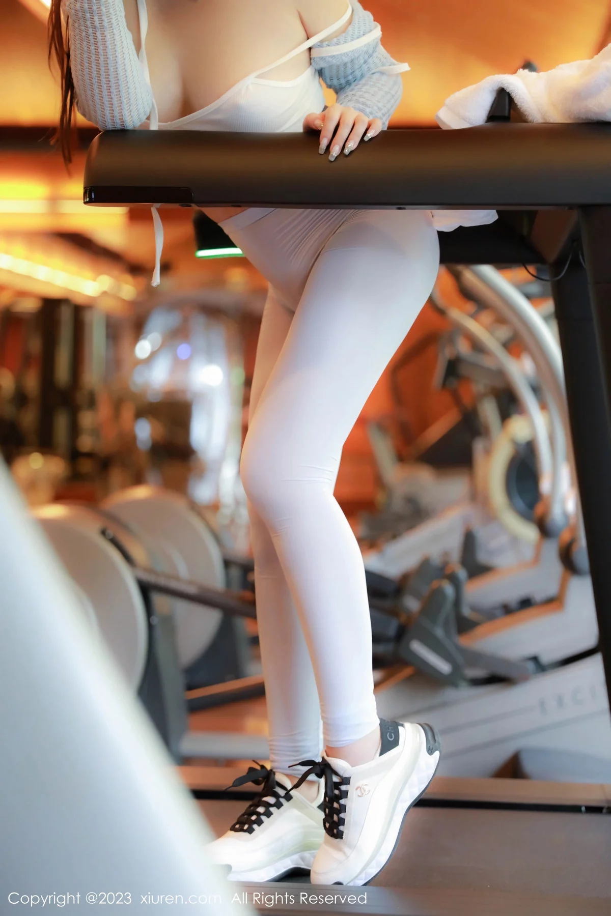 秀人集.com_[XiuRen秀人网]No.7821_新人模特小薯条nienie健身房性感浅色运动服秀完美身材诱惑写真71P