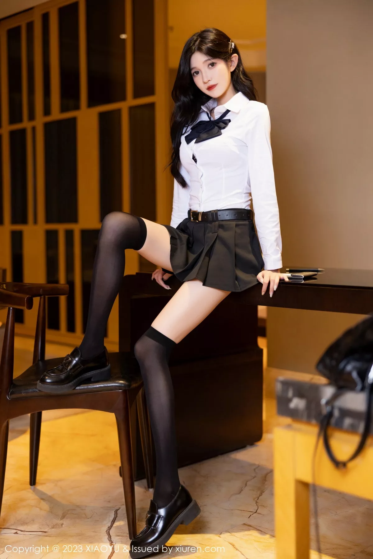 秀人集.com_[XiaoYu画语界]Vol.1150_模特程程程性感白T配黑短裙露黑色蕾丝内衣秀曼妙身姿诱惑写真85P