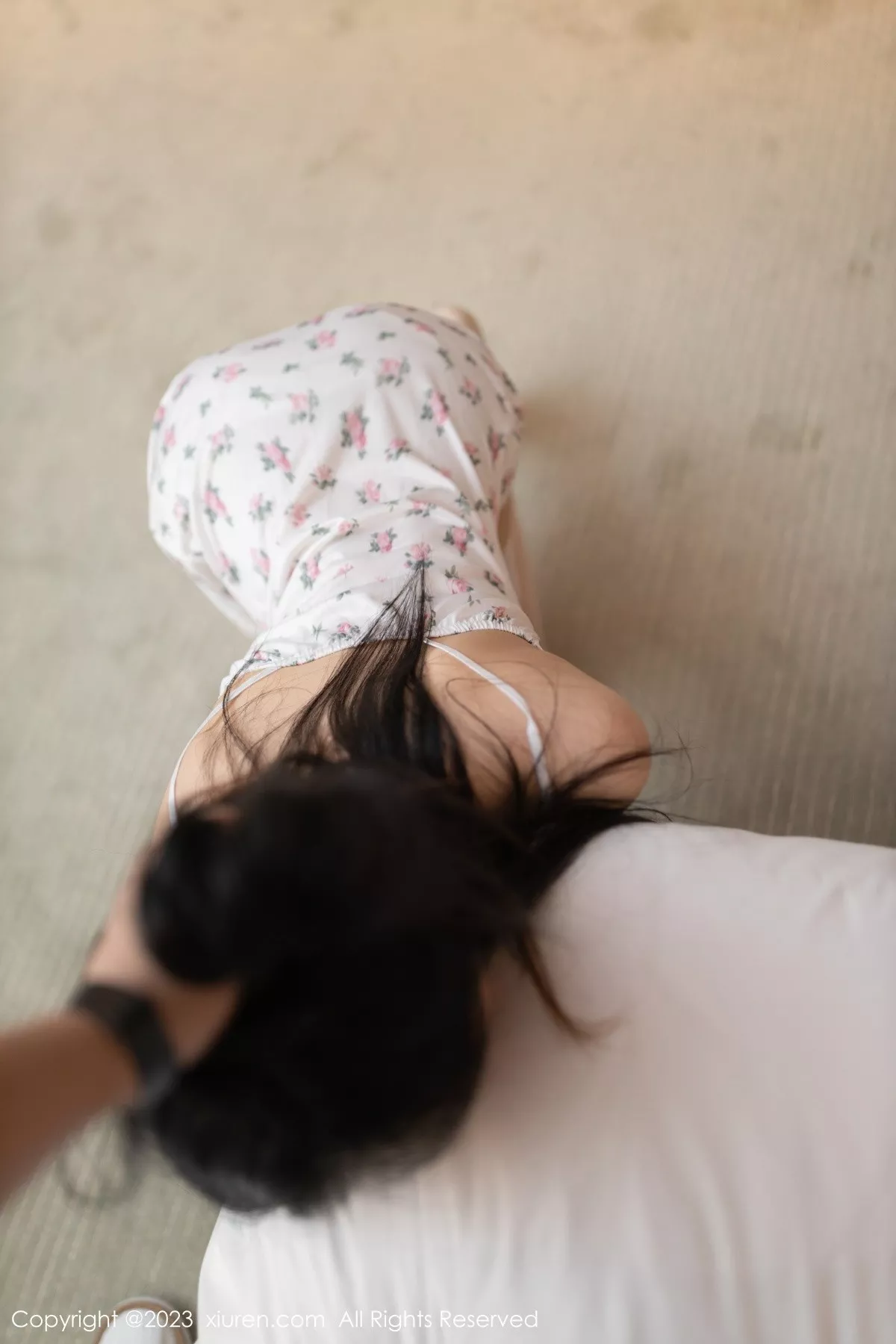 秀人集.com_[XiuRen秀人网]No.7718_模特幼幼情趣捆绑白色吊带睡裙配白丝吊袜秀惹火身材诱惑写真80P