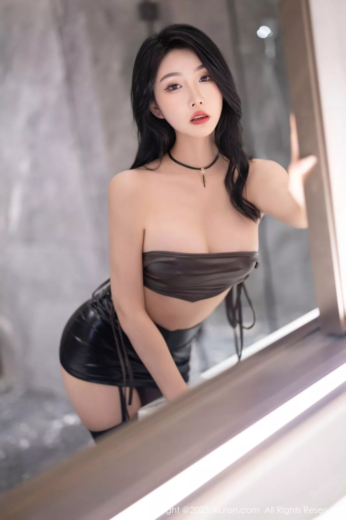 秀人集.com_[XiuRen秀人网]No.7725_模特苏苏阿浴室性感黑色皮短裙配魅惑黑丝秀曼妙身姿诱惑写真82P