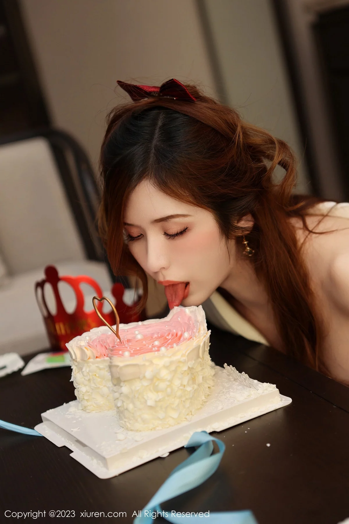 秀人集.com_[XiuRen秀人网]No.7872_模特月野兔美妞性感黑色连衣短裙配黑丝袜秀曼妙身姿诱惑写真75P