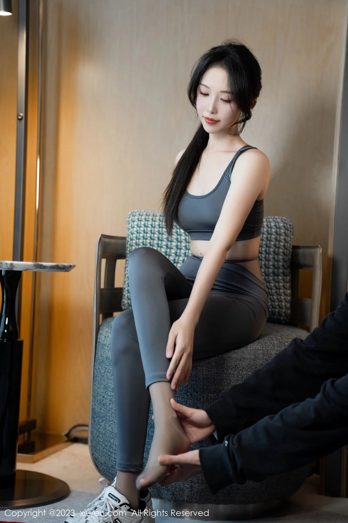 秀人集.com_[XiuRen秀人网]No.7882_模特利世性感灰色瑜伽服饰配超薄无内灰丝秀曼妙身姿诱惑写真80P