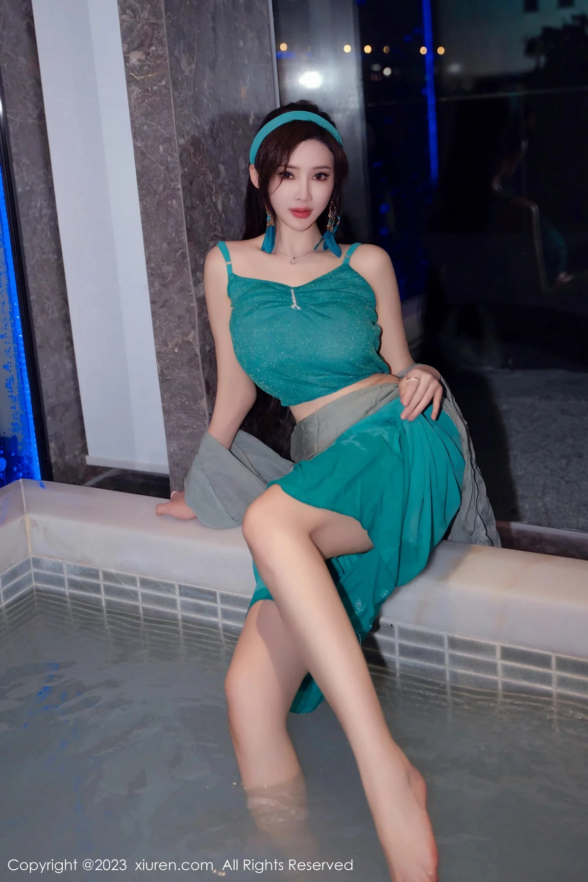 秀人集.com_[XiuRen秀人网]No.7886_女神Carol周妍希温泉主题性感墨绿服饰秀丰满身材迷人诱惑写真58P