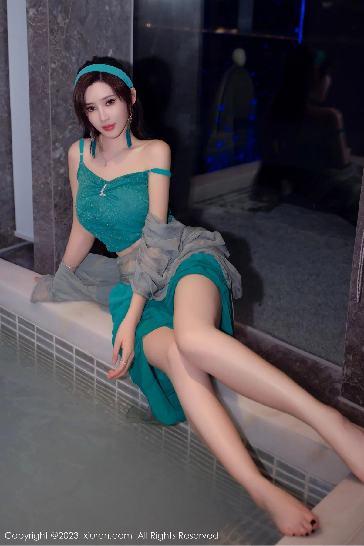 秀人集.com_[XiuRen秀人网]No.7886_女神Carol周妍希温泉主题性感墨绿服饰秀丰满身材迷人诱惑写真58P