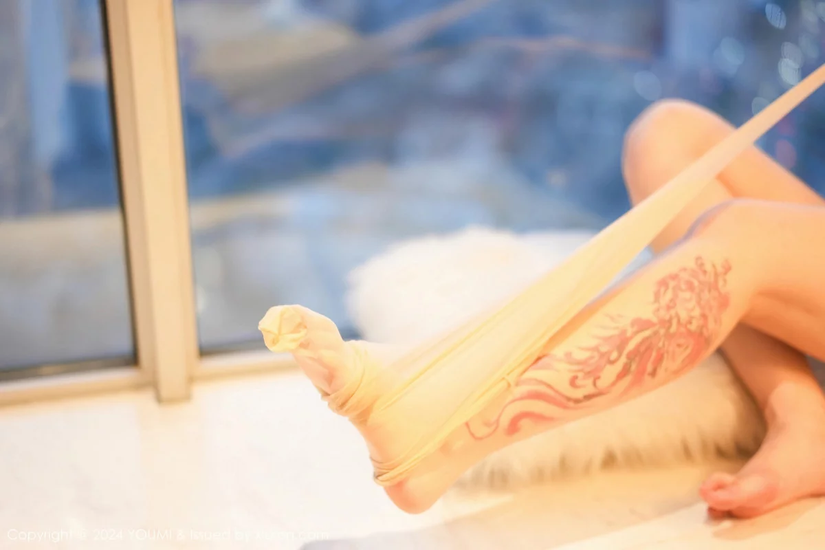 秀人集.com_[YouMi尤蜜荟]Vol.1020_模特周思乔Betty性感浅色吊带短裙配超薄无内肉丝秀翘臀诱惑写真65P