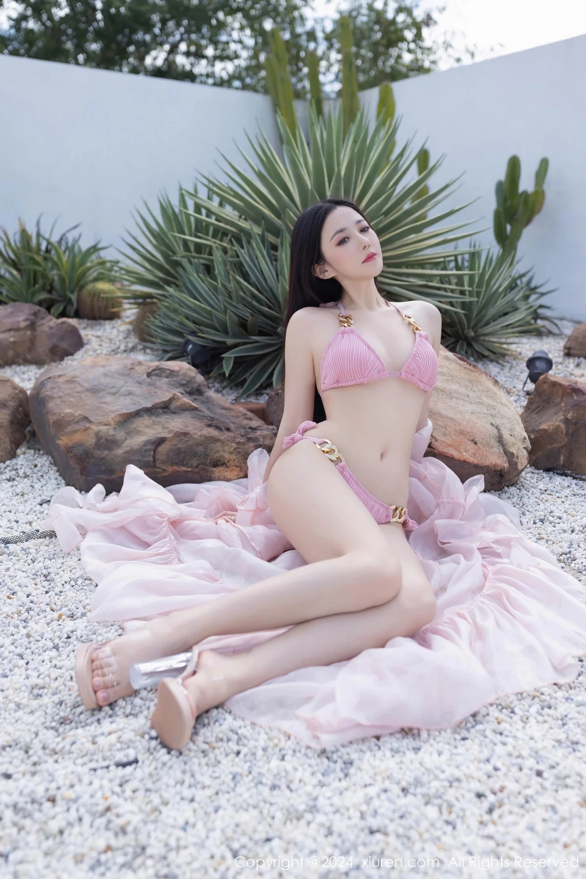 秀人集.com_[XiuRen秀人网]No.7920_模特鱼子酱Fish泳池边性感粉色比基尼服饰秀曼妙身姿诱惑写真81P