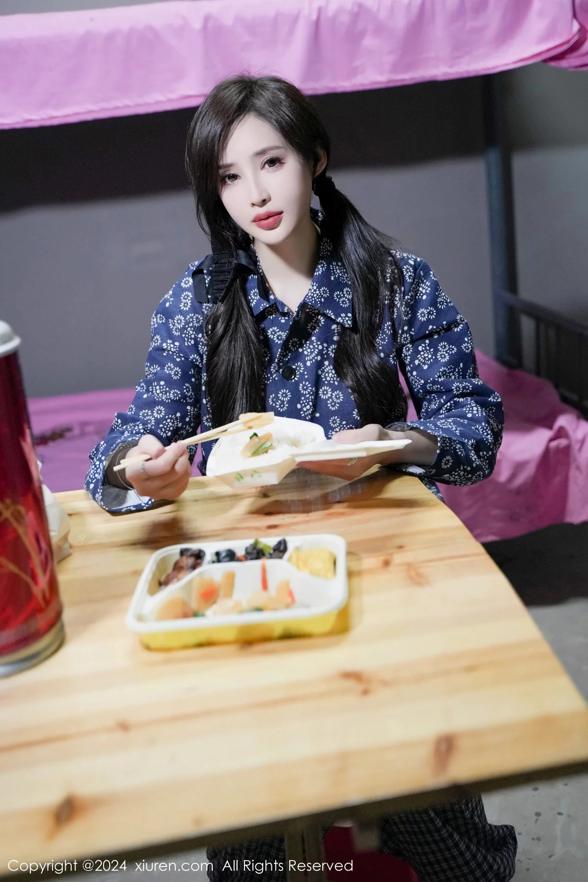 秀人集.com_[XiuRen秀人网]No.7915_女神Carol周妍希宿舍拍摄私房床上超薄肉丝秀翘臀美腿诱惑写真86P