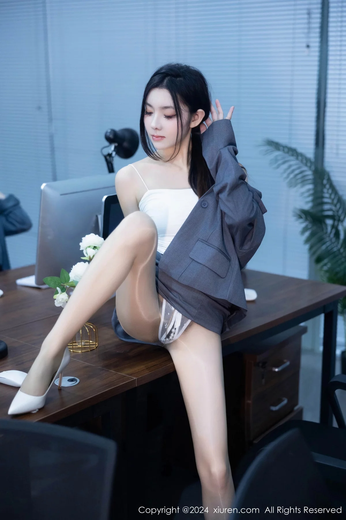 秀人集.com_[XiuRen秀人网]No.7923_模特合集公司场景豆瓣酱性感OL装扮配超薄黑丝完美诱惑写真104P